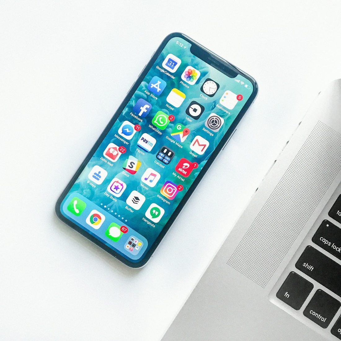 拼搏体育 APP 赛程与赛事列表界面示意